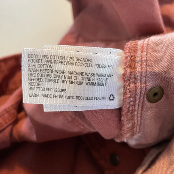 ❄️ Universal Thread 8 High Waist MIDI Brick Red Shorts GUC - Picture 8 of 8